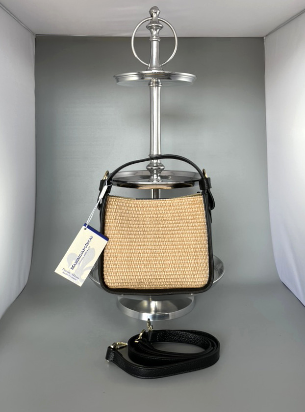 Schwarze-Basttasche Small handbag in a leather/raffia blend