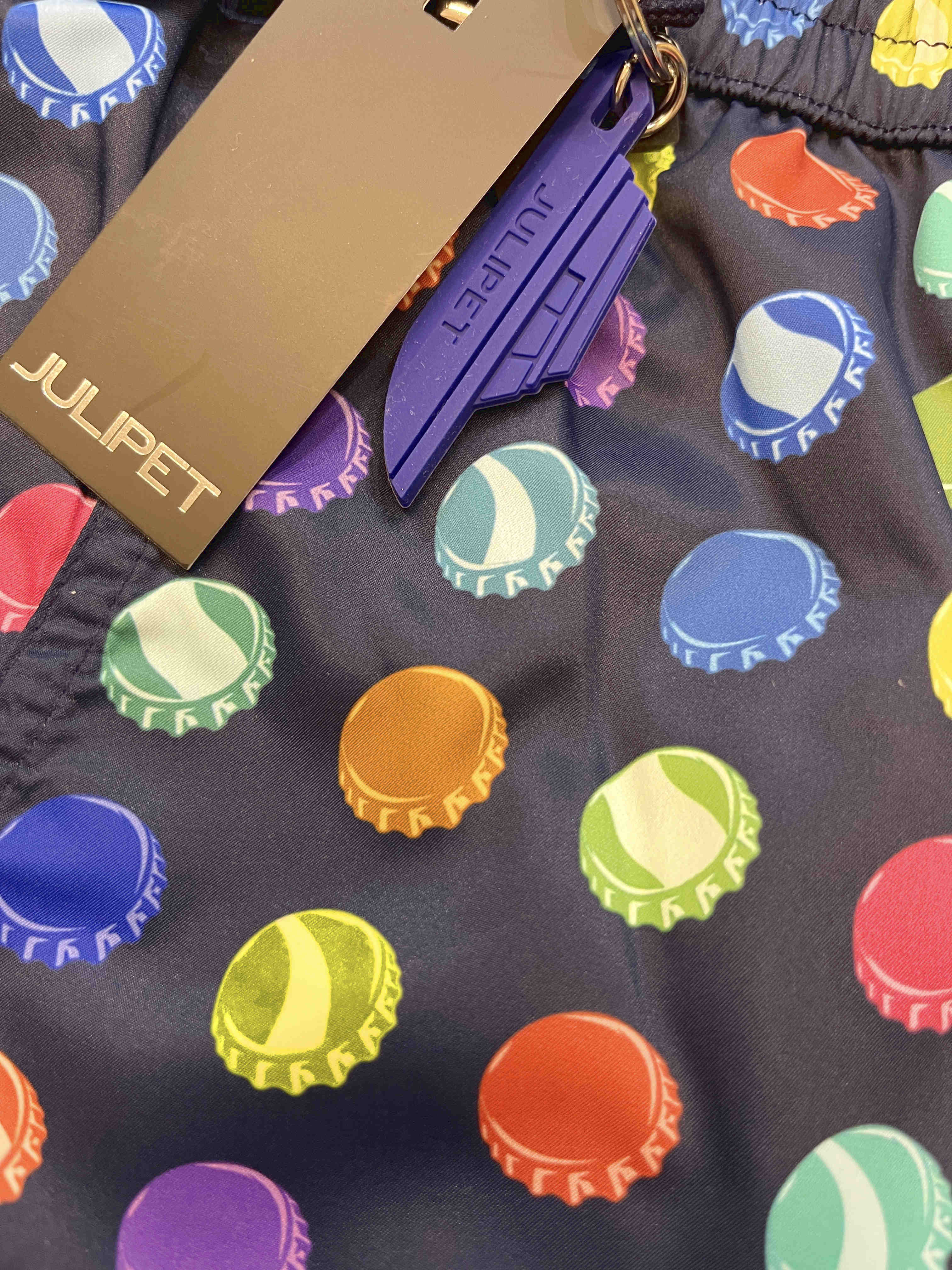 Badehose dunkelblau mit bunten Elementen