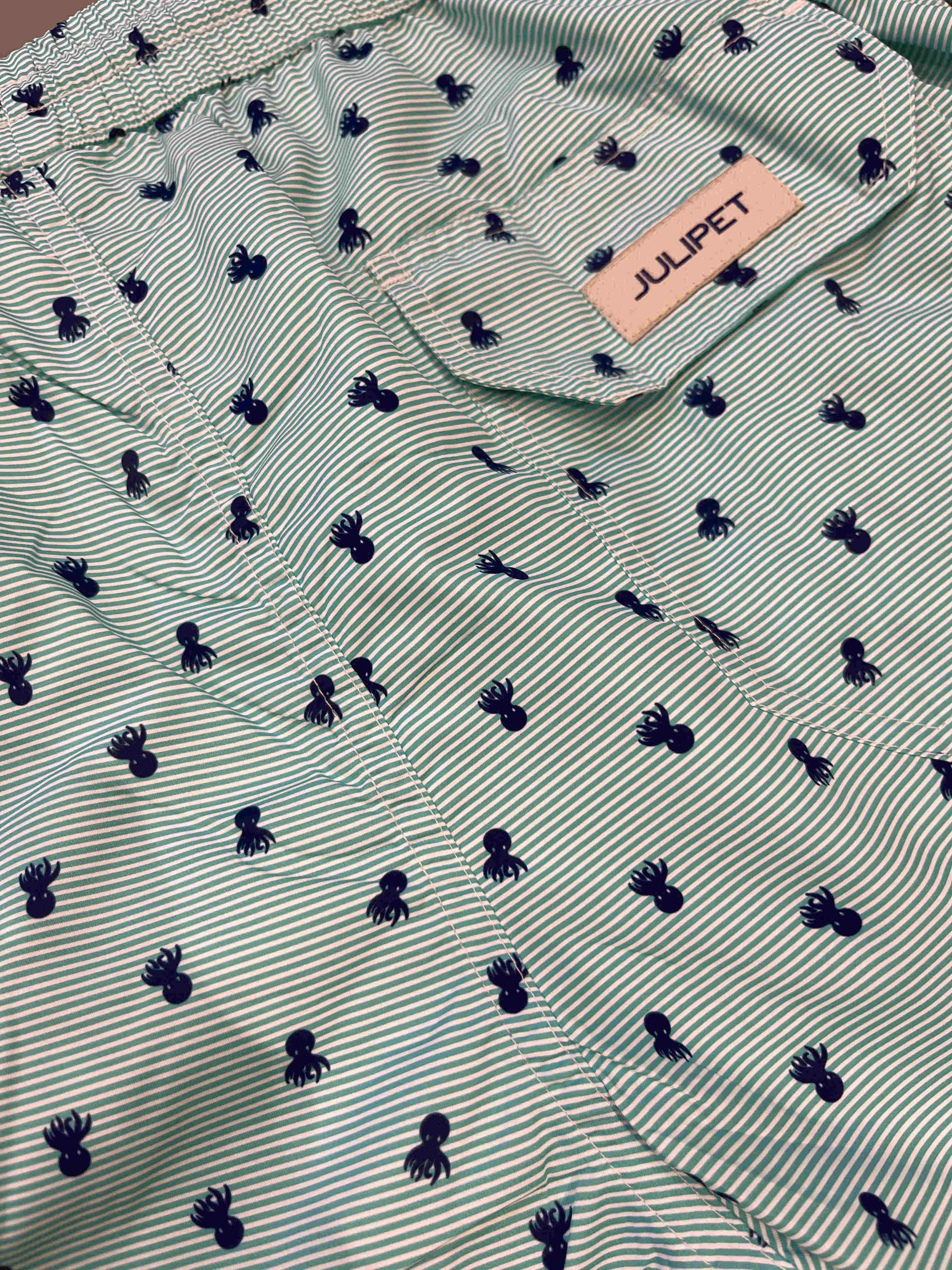 Badehose grüne Streifen mit Oktopus