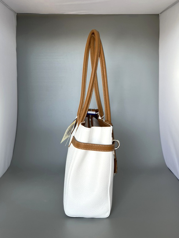 Weiße Lederhandtasche im Hermèsstil mit cognacfarbenen Akzenten